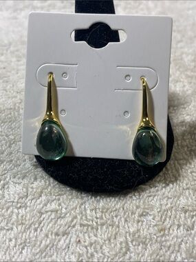 Gold-Tone Teardrop Green Glass Drop Earrings - Elegant Women's Jewelry